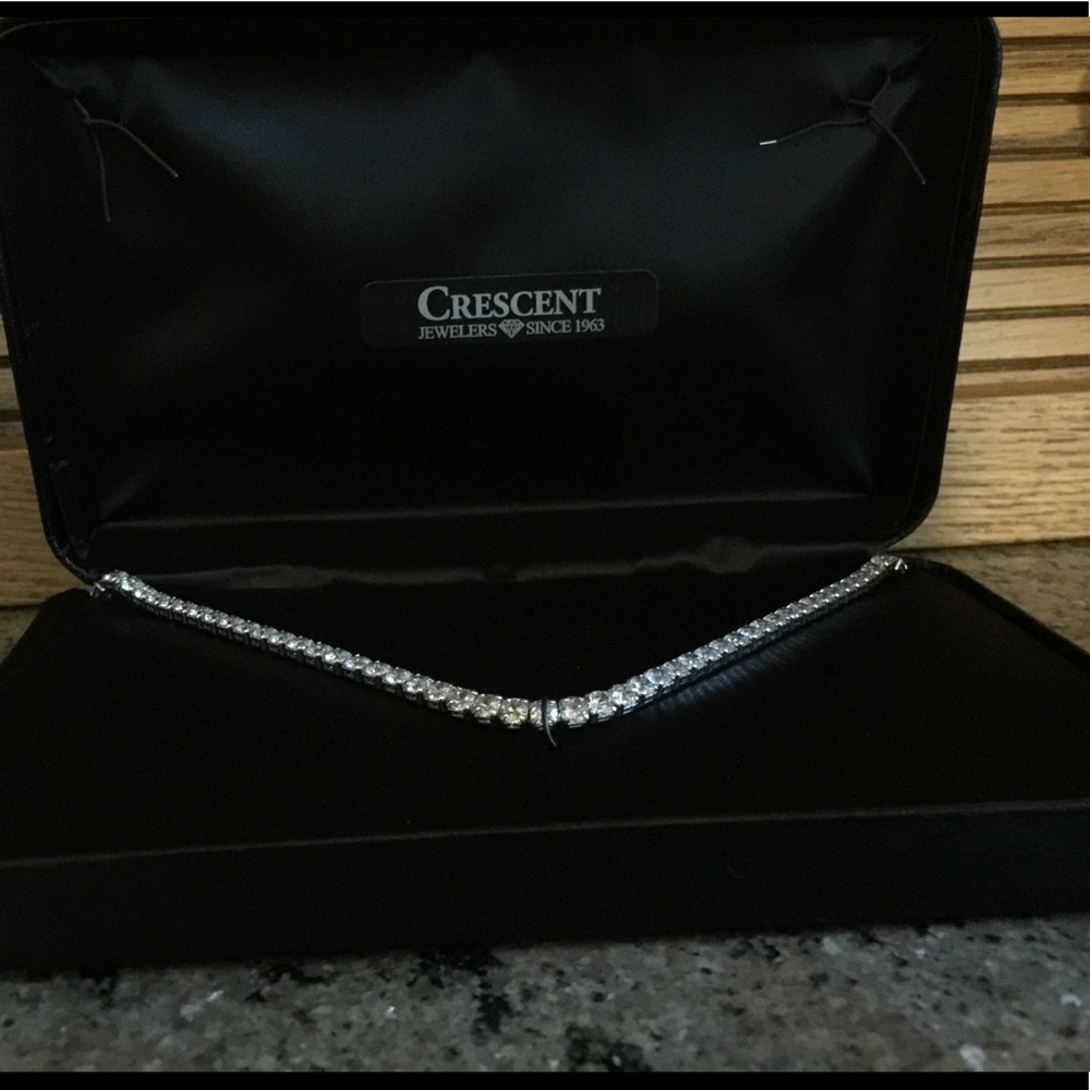 18” Sparkly CZ’s Silvertone Necklace NEW-Gift Box